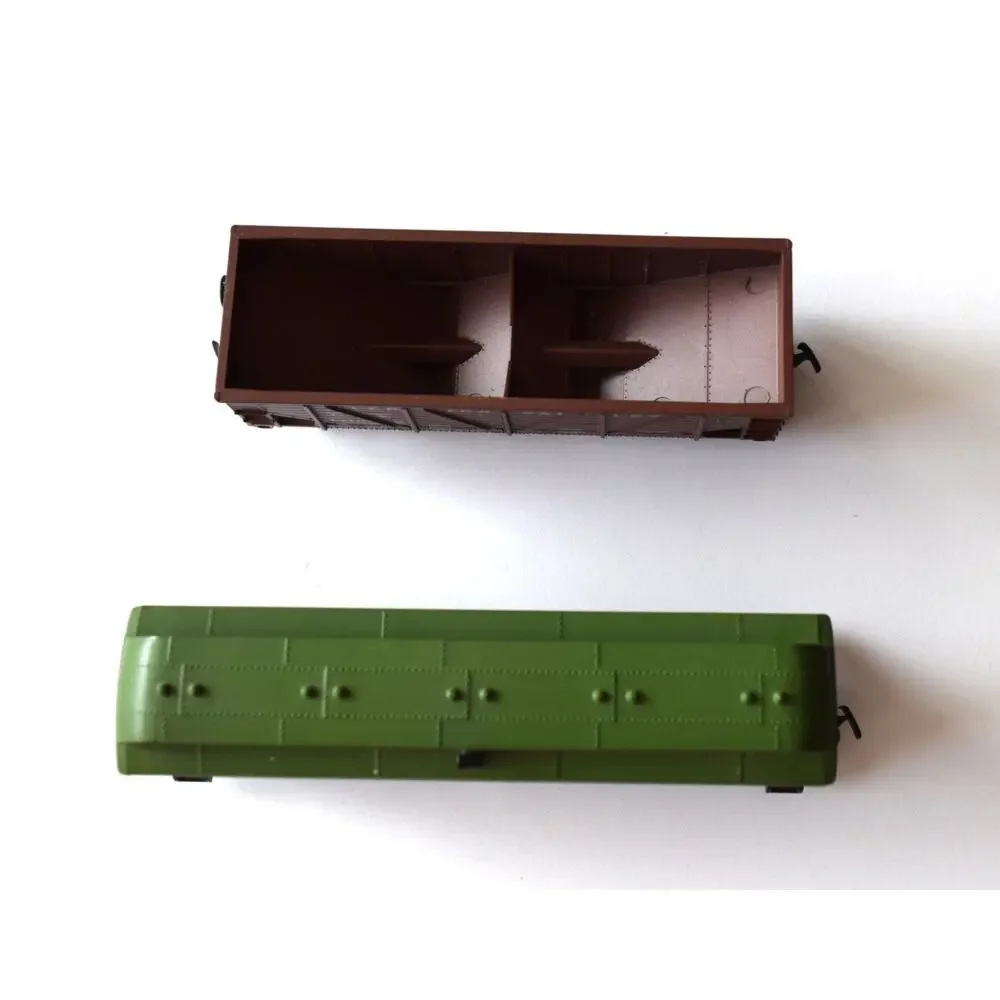 Vintage HO Scale Train Cars Lot of 2 Athearn Lehigh Valley Santa Fe Passenger
